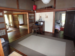 抜けそうだった床も見違えました