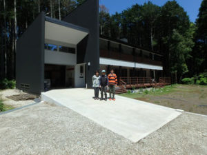 千葉県君津市久留里の別荘生活-愛犬のドッグラン付き-広大で平坦な山林-薪づくりや草刈りも楽しそう-自宅から１時間