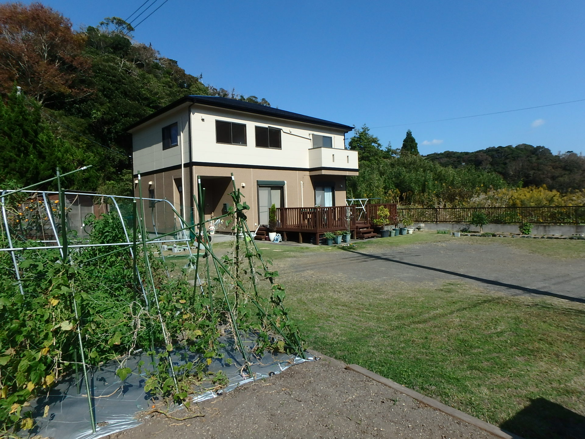 千葉県南房総市和田町中三原の中古物件　田舎暮らしの不動産　広い庭
