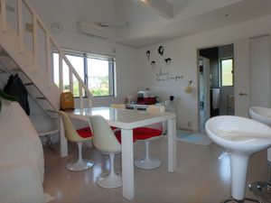 千葉県館山市加賀名の売家　館山の不動産　海が見える別荘　南総ユニオン株式会社　ダイニングスペースです