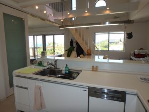 千葉県館山市加賀名の売家　館山の不動産　海が見える別荘　南総ユニオン株式会社　女性にはうれしい造り