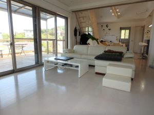 千葉県館山市加賀名の売家　館山の不動産　海が見える別荘　南総ユニオン株式会社　ＬとＤＫは仕切戸があります