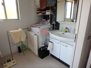 千葉県館山市加賀名の売家　館山の不動産　海が見える別荘　南総ユニオン株式会社　洗面脱衣室の様子