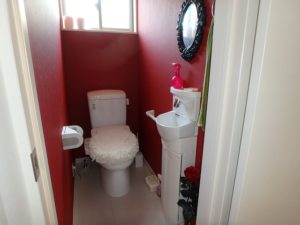 千葉県館山市加賀名の売家　館山の不動産　海が見える別荘　南総ユニオン株式会社　トイレの様子です