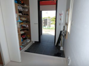 千葉県館山市加賀名の売家　館山の不動産　海が見える別荘　南総ユニオン株式会社　１階は玄関と収納