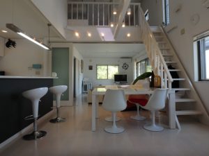 千葉県館山市加賀名の売家　館山の不動産　海が見える別荘　南総ユニオン株式会社　２階へ上がりました