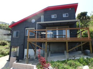 千葉県館山市加賀名の売家　館山の不動産　海が見える別荘　南総ユニオン株式会社　お洒落な外観の別荘です