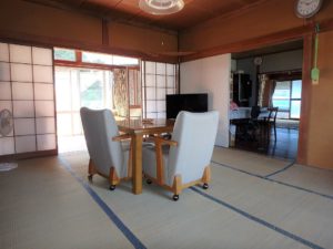 千葉県鴨川市江見吉浦の不動産　中古住宅　海そばの物件　ＤＫ隣接の居間です