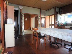 千葉県鴨川市江見吉浦の不動産　中古住宅　海そばの物件　約１０帖程あります