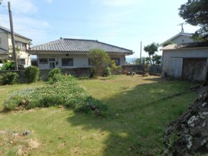 千葉県鴨川市江見吉浦の不動産　中古住宅　海そばの物件　庭を見てみましょう