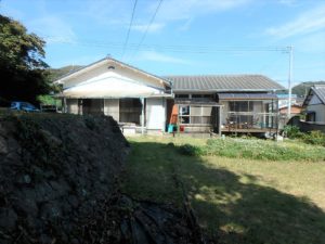 千葉県鴨川市江見吉浦の不動産　中古住宅　海そばの物件　建物は大きな平家です