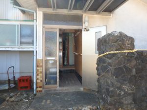 千葉県鴨川市江見吉浦の不動産　中古住宅　海そばの物件　室内に入ってみましょう