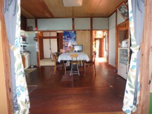 千葉県鴨川市江見吉浦の不動産　中古住宅　海そばの物件　建物中央部のＤＫ