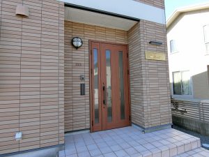 千葉県館山市北条の不動産、中古戸建て、移住、重厚感ある玄関