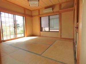 千葉県館山市正木の不動産、海の近くの戸建、移住物件、玄関左手は唯一の和室
