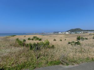 千葉県館山市正木の不動産、古家付き売地、海の近く、広い敷地、続いて船形港方面です