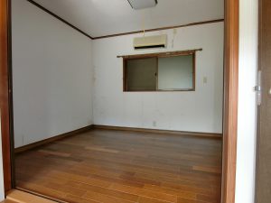 千葉県鴨川市打墨の不動産、戸建て（別荘）、田舎暮らし物件、広い庭、まずは手前の洋室