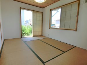 千葉県館山市正木の不動産、中古戸建て物件、移住、セカンドハウス、玄関左手には唯一の和室
