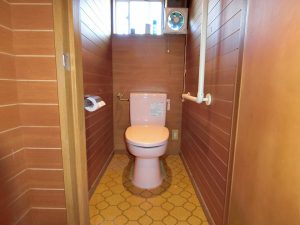 千葉県館山市犬石の不動産、売別荘、ＤＩＹ、トイレは簡易水洗です