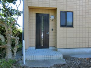 千葉県館山市那古の不動産、戸建て、海の近く、移住用途、玄関は赤道側から