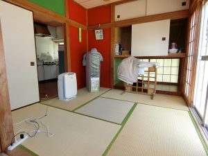 千葉県館山市犬石の不動産、売別荘、ＤＩＹ、リビング隣接の和室です