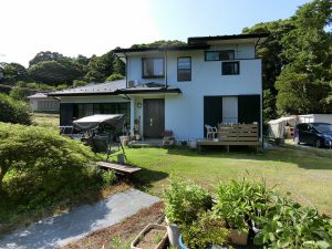 千葉県南房総市大井の不動産、中古戸建て、ポツンと一軒家、田舎暮らし移住物件、緑に佇む大型住宅