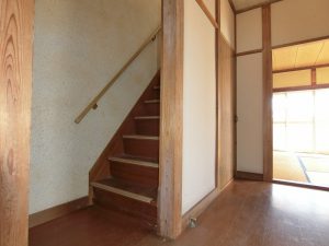千葉県館山市那古の不動産、中古戸建て、格安物件、次は２階へ移動です