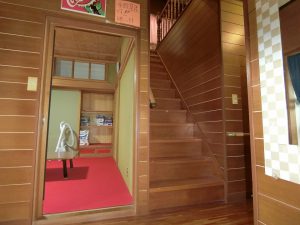千葉県富津市小久保の不動産、戸建て、貸別荘、海の近く、次は２階へ上がります