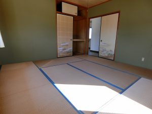 千葉県館山市笠名の不動産、中古戸建て、海望む、別荘、移住、ここも８帖でゆったり