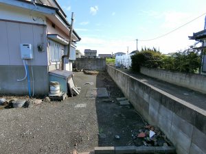 千葉県館山市那古の不動産、中古戸建て、格安物件、南側も見てみましょう
