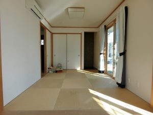 千葉県君津市八重原の不動産、中古住宅、移住物件、三井ホーム施工、琉球畳の６帖間