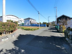 千葉県南房総市久枝の不動産、土地、別荘、移住用地、前面は幅員６ｍの公道です
