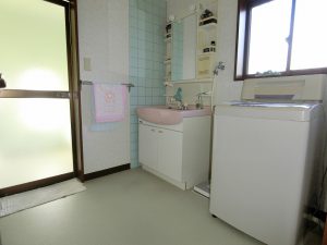 千葉県南房総市和田町花園の不動産、海近く、別荘、次は洗面水回りです