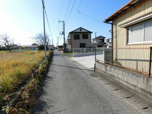 千葉県館山市那古の不動産、新築戸建て、別荘や移住、広くはないけど普通の道