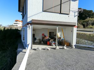 千葉県館山市坂田の不動産、戸建て、海前民宿、海沿い、海隣接、海っぺり物件、２台分のガレージも完備
