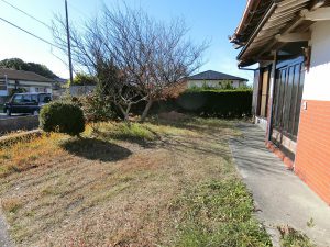 千葉県館山市二子の不動産、平家、移住、別荘、植栽も楽しめそうな小庭