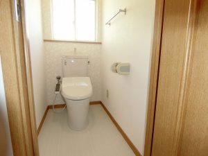 千葉県館山市竜岡の不動産、中古戸建て、移住物件、隣接する１階のトイレ
