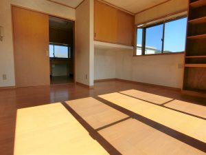 千葉県館山市神余の不動産、東虹苑別荘地、広い庭の物件、平家別荘、家庭菜園、北側隣接はＤＫです