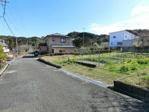千葉県館山市神余の不動産、東虹苑別荘地、広い庭の物件、平家別荘、家庭菜園、最後は接道を見てください