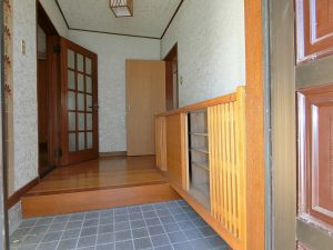 千葉県館山市波左間の不動産、建物、海が見えるて海に近い物件、別荘、スッキリとした玄関