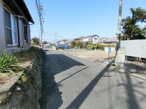 千葉県館山市北条の不動産、土地、移住、前面は館山市道です