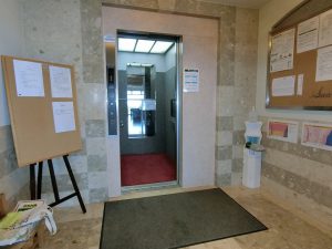 千葉県鴨川市前原の不動産、マンション、サンシティ吉田屋、別荘、まずは部屋に向かいます