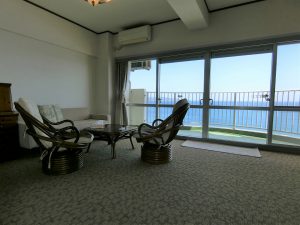 千葉県鴨川市前原の不動産、マンション、サンシティ吉田屋、別荘、続いてリビングです