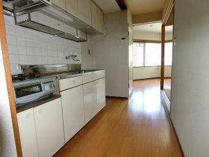 千葉県館山市洲崎の不動産、マンション、洲崎ロイヤル、別荘、移住、通路にキッチンがある