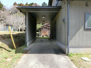 千葉県富津市豊岡の不動産、戸建て、戸面原ダム至近、建物と一体の駐車場です