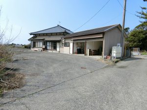 千葉県南房総市白浜町滝口の不動産、戸建て、私道側から物件に入ります