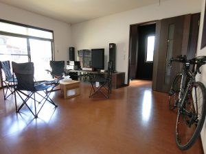 千葉県富津市豊岡の不動産、戸建て、戸面原ダム至近、１４帖の広さです