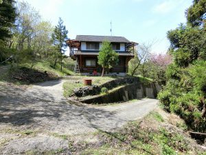 千葉県鴨川市南小町の不動産、ログハウス付き土地、ポツンと一軒家、別荘、山林、未完成ログ付の土地です