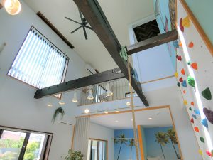 千葉県館山市船形の不動産、戸建て、貸別荘、リノベーション済み、２階の部屋を取り吹抜けに