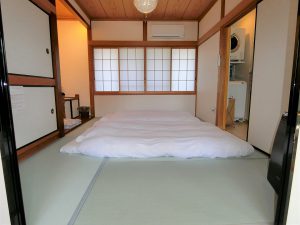 千葉県館山市船形の不動産、戸建て、貸別荘、リノベーション済み、奥は寝室として利用